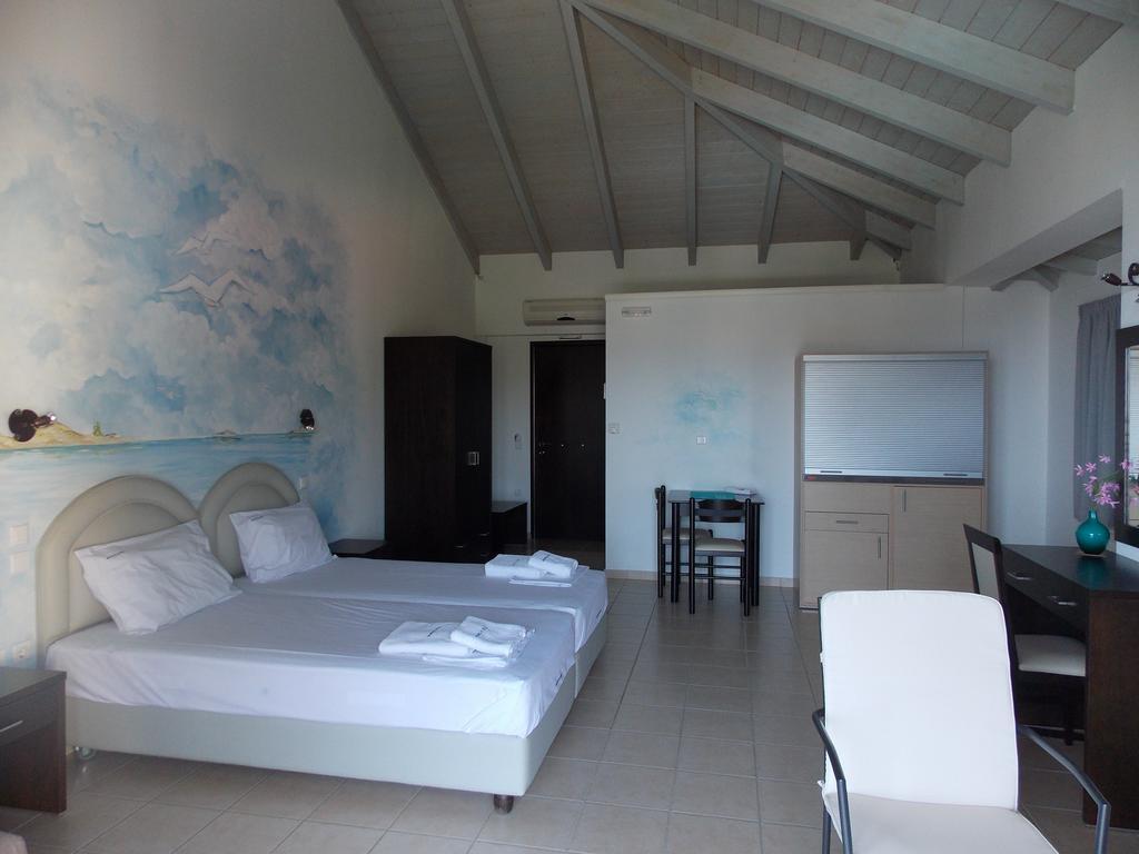 Hotel Theasis Paralia Sergoulas Quarto foto