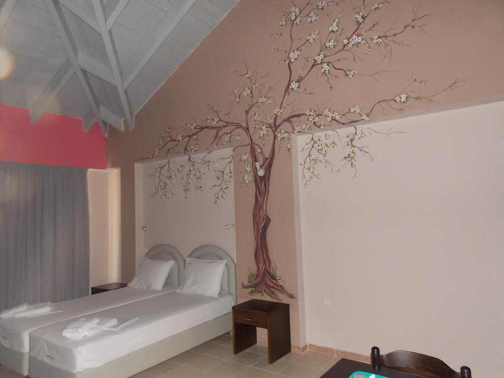 Hotel Theasis Paralia Sergoulas Quarto foto